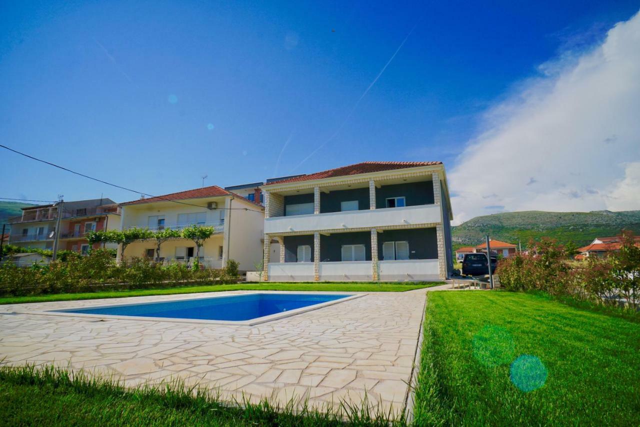 טרוגיר Apartments Teo מראה חיצוני תמונה